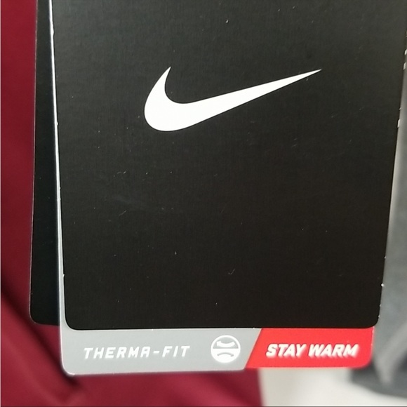 Womens nike sweatshirt, says medium but fits as a small! - Picture 5 of 7